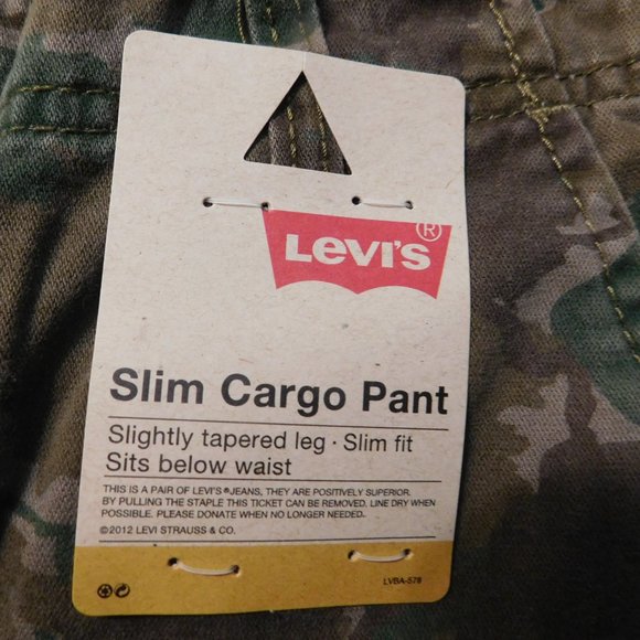 Levi's Slim Fit Camo Cargo Pants Band New - Picture 2 of 6